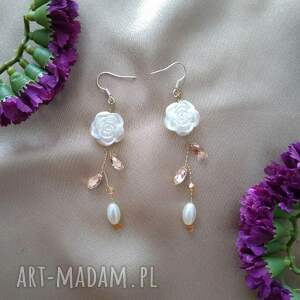 śliczne kolczyki z białą różą na prezent