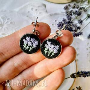 kolczyki wyszywane lawendowe ciemne haft ręczny, haftowana biżuteria mamy