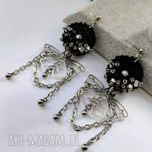 czarne kolczyki szydełkowe z motylami i kulkami
