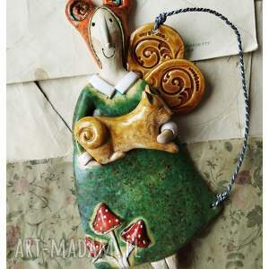 handmade ceramika aniołek leśny z pieskiem w odbiciu lustrzanym