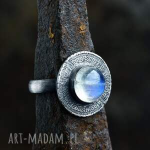 srebrny pierścionek tribal z naturalnym kamieniem, kamień księżycowy