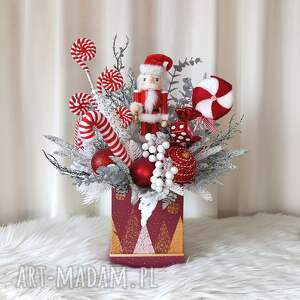 prezent świąteczny Dekoracja na Boże Narodzenie z Mikołajem. Dziadek