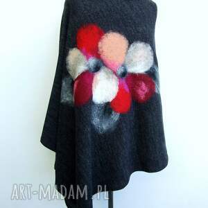 handmade poncho czarne ponczo w filcowane kwiaty