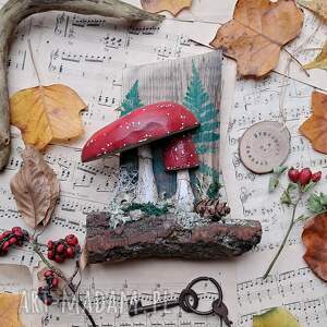 Prezent Leśny z muchomorkami no 1, wieszak - drewna