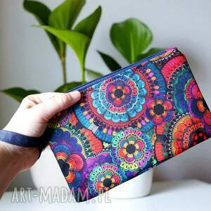 kosmetyczka płaska do torebki z rączką kolorowe mandale