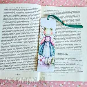 zakładka do książki - dwie żabki, drewniana córeczki, nastolatki