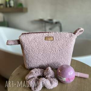 upominek świąteczny Różowa kosmetyczka z miękkiego baranka gumka