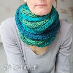 granat zieleń turkus, szal na szydełku, zamotka