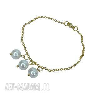 Łańcuszkowa bransoletka z perłowymi charmsami c1315