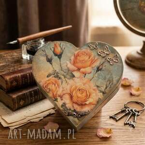 Szkatułka serce z różami i reliefem vintage handmade