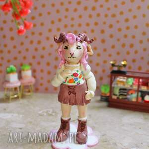 dekoracje owieczka leila furry figurka, owca w vintagu ubraniu