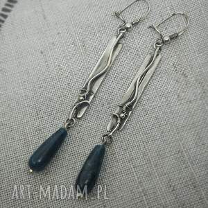 długie srebrne kolczyki z apatytem - oksydowane, unikatowe, technika wire