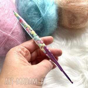 Prezent Szydełko z rączką wykonaną z żywicy epoksydowej i ozdobioną