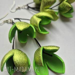 Kolczyki duże leciutkie zielone kwiaty z metalicznym połyskiem bardzo