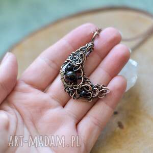 Naszyjnik z księżycowym wisiorem z onyksami czarnymi, wisior księżyc