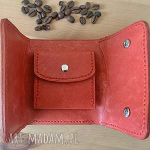 handmade czerwony portfel ze skóry na bilon i karty ręcznie uszyty