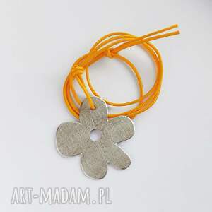 kwiat wisiorek alpaka, sznurek