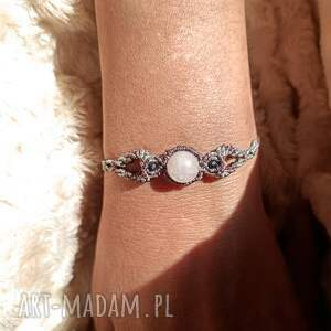 kluczyk z kryształem górskim w makramie bransoletka pleciona mikro makrama