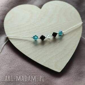 Prezent z jedwabnego sznurka i kryształkami, bransoletka