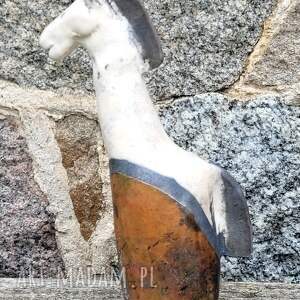 Koń raku - ręcznie wykonana ceramiczna rzeźba