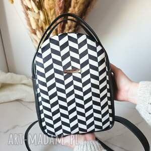 poplecmysobie plecak codzienny wzór geometryczny czarny i biały