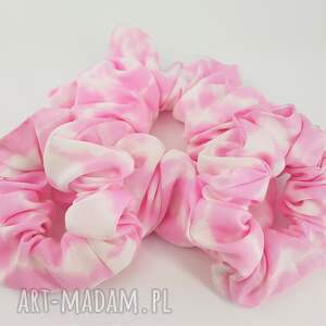 handmade ozdoby do włosów zestaw gumek scrunchie tie dye biało różowe