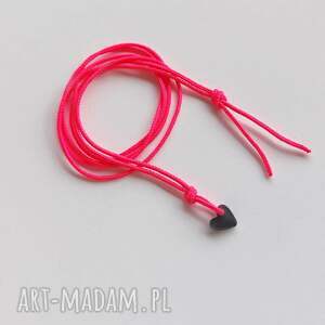 serduszko wisiorek, tworzywo sztuczne, sznurek, serce