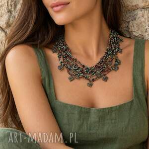 Krótki naszyjnik choker boho z koralików i serc