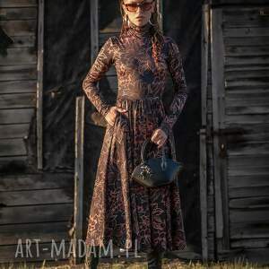 Rozkloszowana sukienka z efektowna, elegancka, z golfem