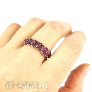 rubin regulowany pierścionek z miedzi, wire wrapping niej kamień miłości
