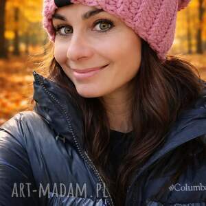 Ciepła robiona na szydełku z wełny brudny róż, czapka