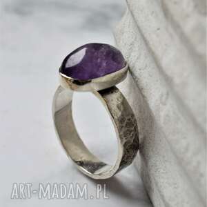 pierścień z ametystem, biżuteria minerałami klasyczny pierścionek fakturowana