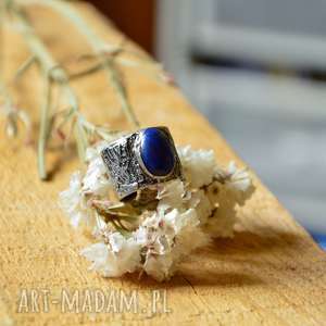raw blue - pierścionek z lapis lazuli, surowa biżuteria metaloplastyka retro