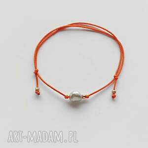 Okrągła bransoletka z perłą na sznurku handmade