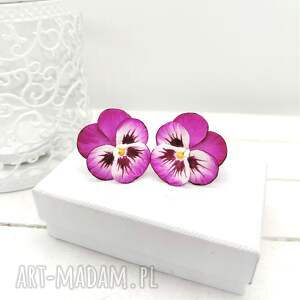 prezent na święta, kwiatowe kolczyki - sztyfty z polimerowej gliny btatkami