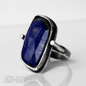 bluesky srebrny pierścionek z lapis lazuli metaloplastyka srebro, nowoczesny
