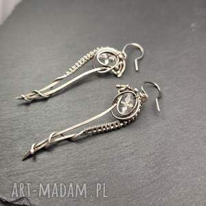 długie srebrne kolczyki z kryształem - lekkie, eleganckie, ręcznie robiona