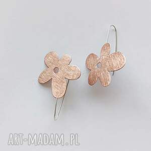 kwiat kolczyki brąz, zmatowione