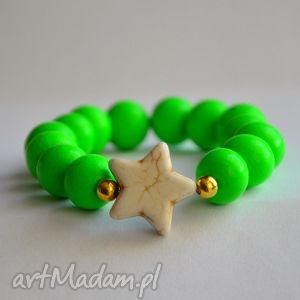handmade bracelet by sis: gwiazda w neonowo zielonych kamieniach