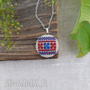 Wisiorek z haftem, haft, łemkowski wzór