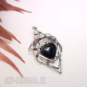 srebrny wisiorek z czarnym onyksem w kształcie serca, biżuteria