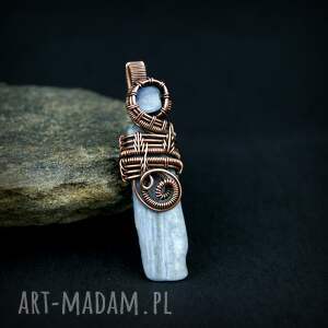 Prezent Wisiorek z kyanitem, wire wrapping, kyanit