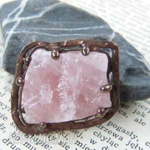 broszka z naturalnym kwarcem różowym kamienie naturalne, kwadrat