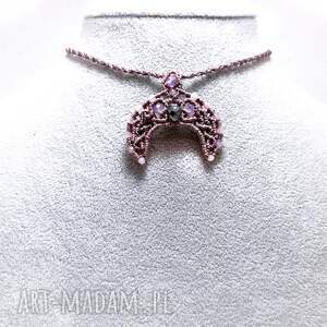 lunula słowiański księżyc turmalin ametyst kamienie naturalne mikro makrama