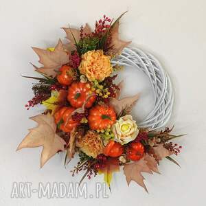 wianek jesienny wiklinowy z dyniami dekoracja jesienna na drzwi jesienne