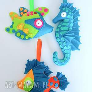 Zestaw zwierzątek na sznureczku, zawieszka, rybka, konik morski