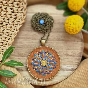 handmade naszyjniki naszyjnik mandala boho kwiat z jaspisem na brązowym tle