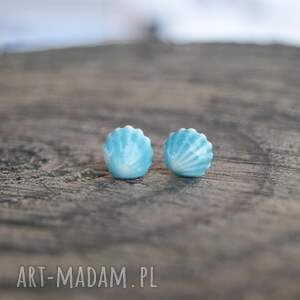 kolczyki muszelki turkusowy brzeg - ceramiczne sztyfty na prezent