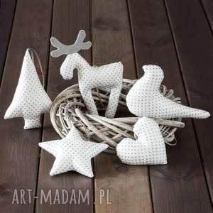 handmade pomysły na święta prezenty ozdoby choinkowe białe w srebrne