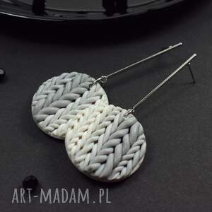 wełniane sploty - kolczyki w odcieniach szarości i bieli, zimowe stylizacje